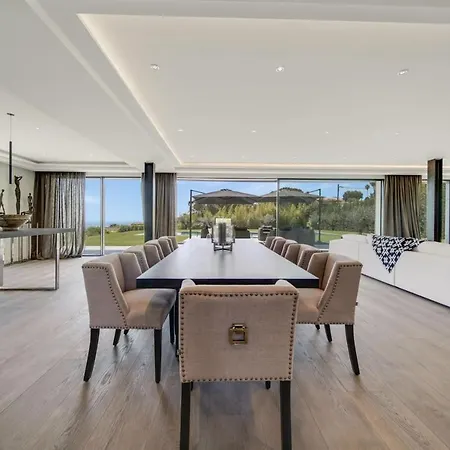 Luxury - Modern Villa *