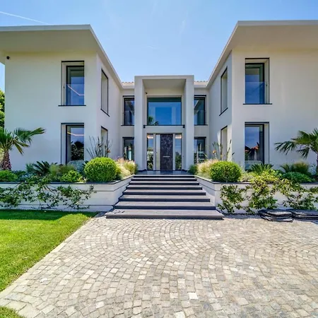 Luxury - Modern Villa Cannes